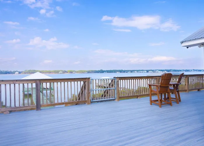 Steps To Gulf & Private Lagoon Amenities *