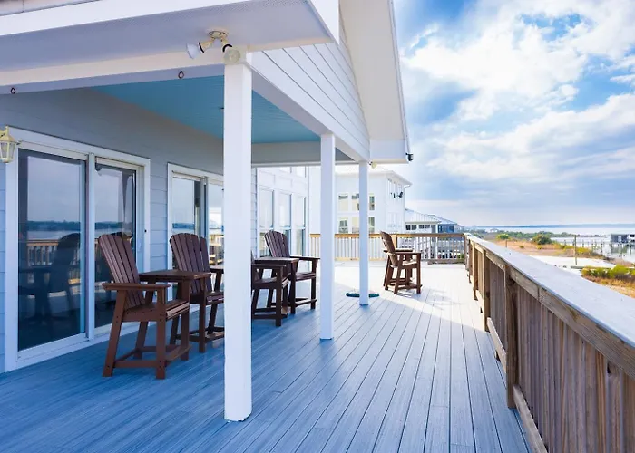 Steps To Gulf & Private Lagoon Amenities Holiday home