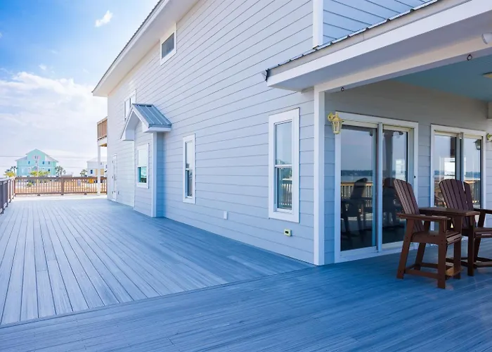 Steps To Gulf & Private Lagoon Amenities Holiday home