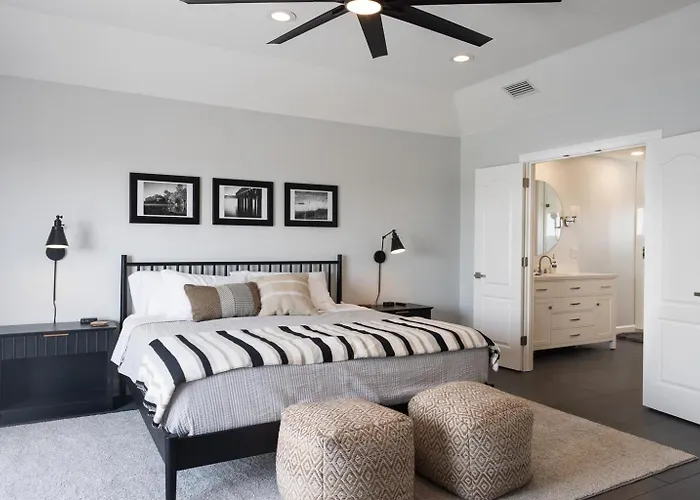 Steps To Gulf & Private Lagoon Amenities Holiday home *