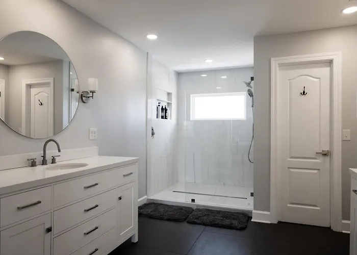 Steps To Gulf & Private Lagoon Amenities *